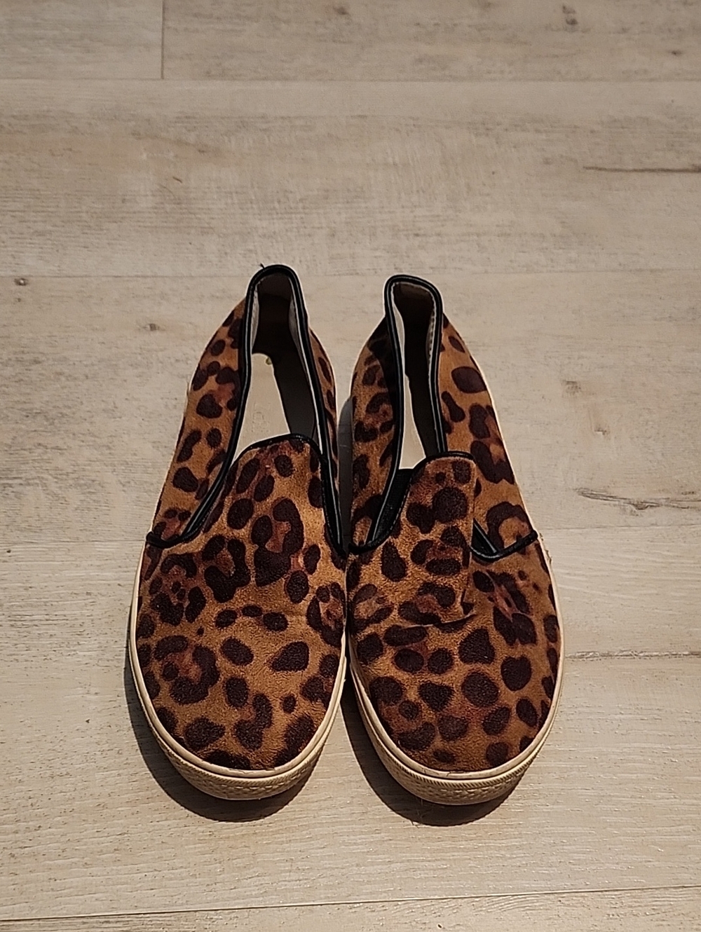Leopard Print Slip-On Flats in Brown